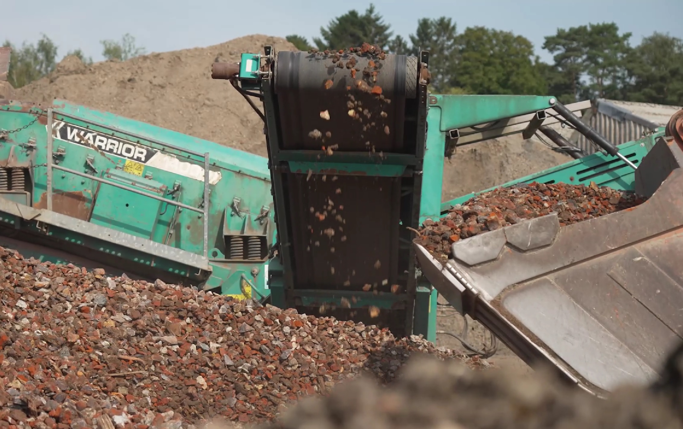 Représentation de travaux a l'aide de granulats recyclés